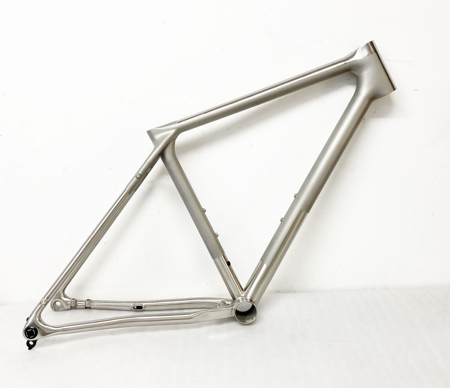 Gravel3dr03 titanium bike frame, view 2