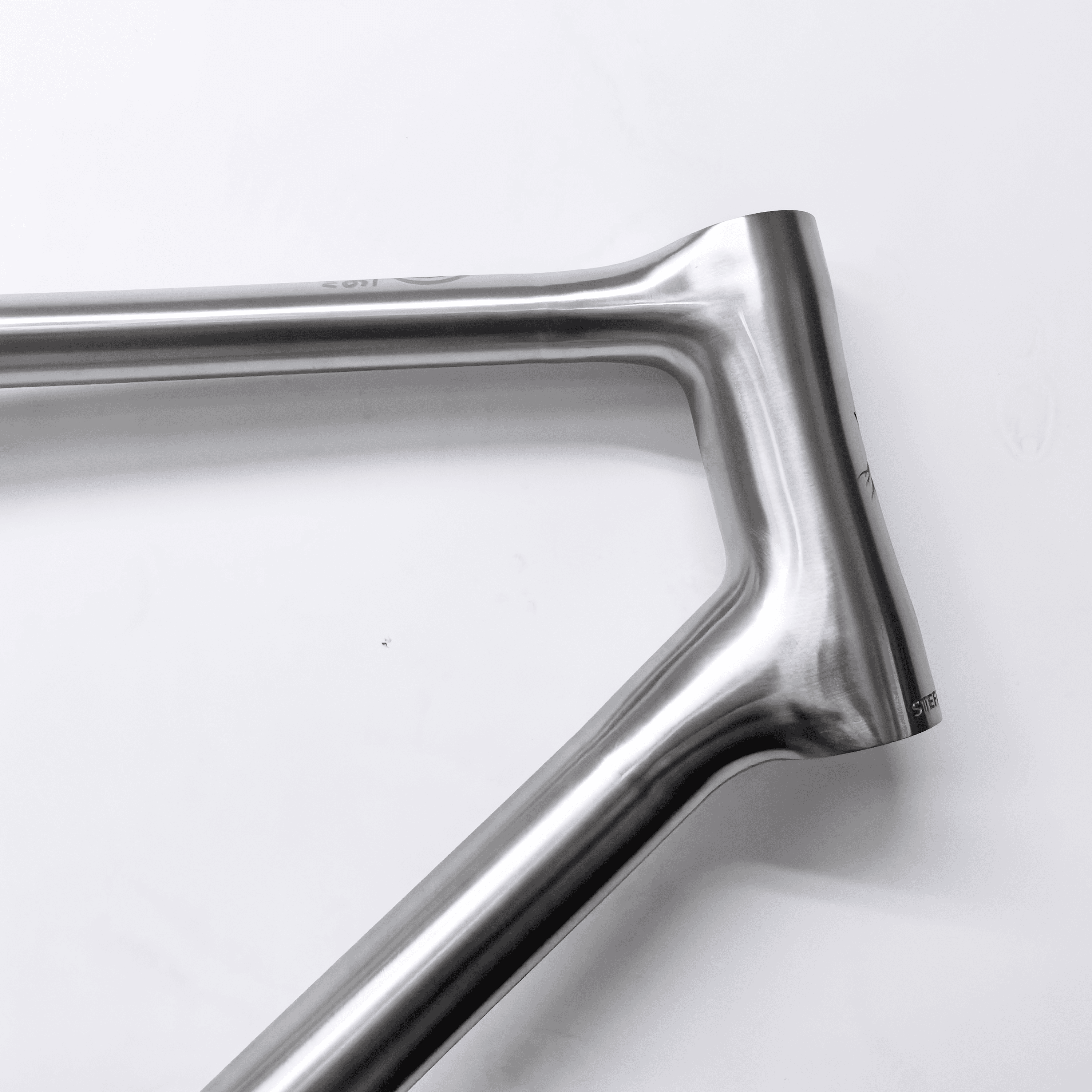 ELEGANCE titanium bike frame, view 4